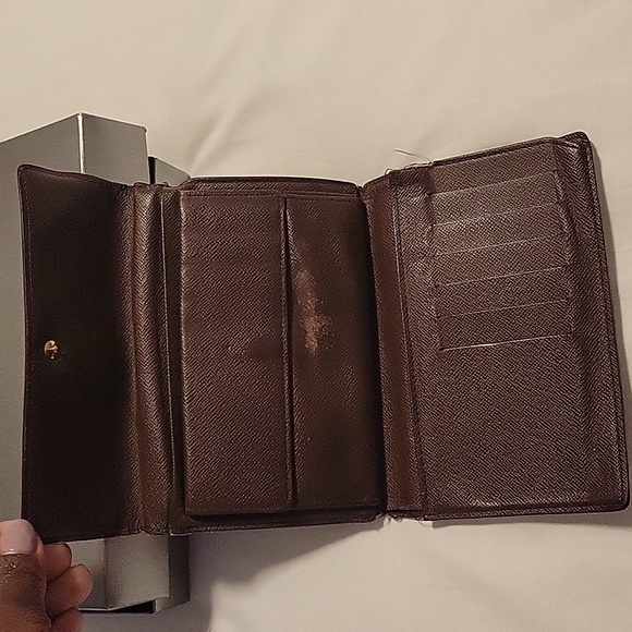 Louis Vuitton Vintage 'Loved' Damier Wallet - Picture 5 of 8